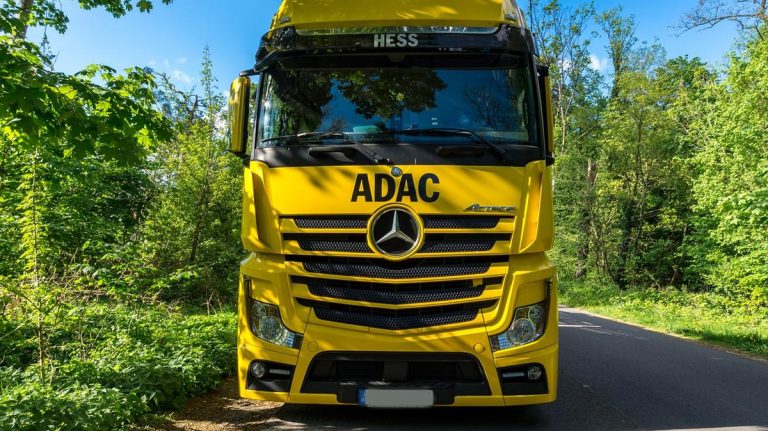 Transport i Usługi Kurierskie: Dostawy i Logistyka