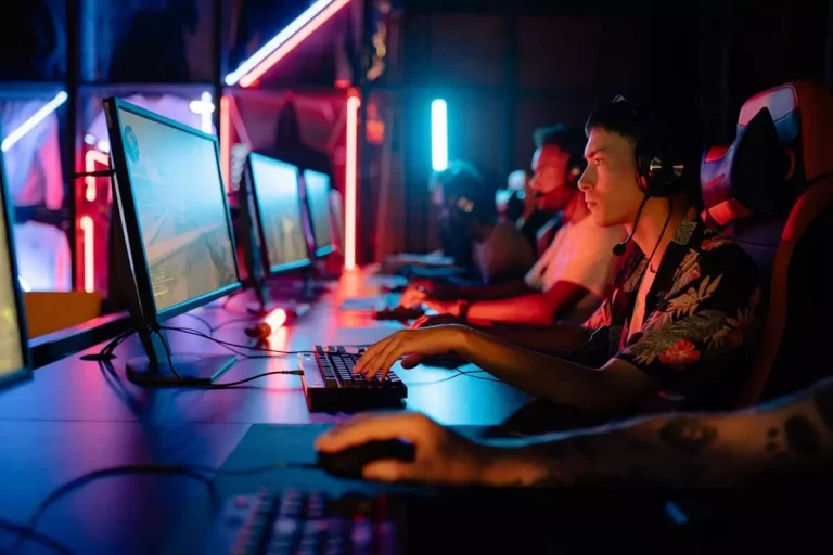 Laptopy dla graczy - asus rog strix g17 vs. alienware m15 r8