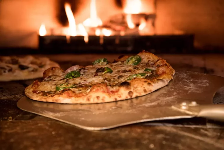Jak wybrać idealny piec do pizzy? przewodnik po modelach na drewno i gaz