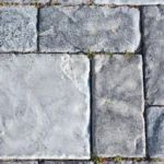 Płyty betonowe na podjazd - jaka grubość utrzyma samochód?