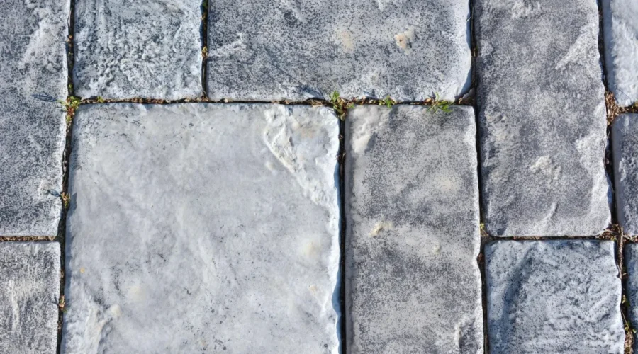 Płyty betonowe na podjazd - jaka grubość utrzyma samochód?